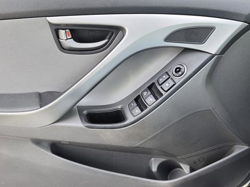 Used 2014 Hyundai Elantra SE FWD image 17