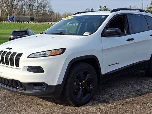 Used 2017 Jeep Cherokee 4WD Altitude image 4