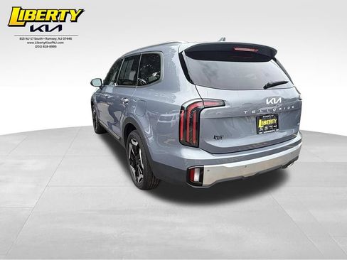 Used 2024 Kia Telluride EX w/ EX Captain's Chair Package AWD/4WD image 5