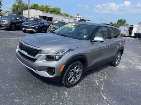 Used 2021 Kia Seltos EX AWD/4WD image 3