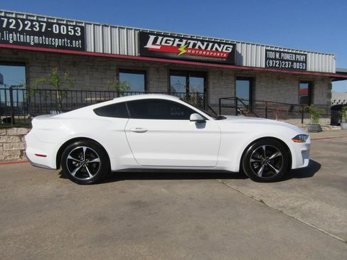 Used 2018 Ford Mustang Coupe image 5