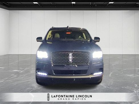 Certified 2023 Lincoln Navigator Reserve image 8