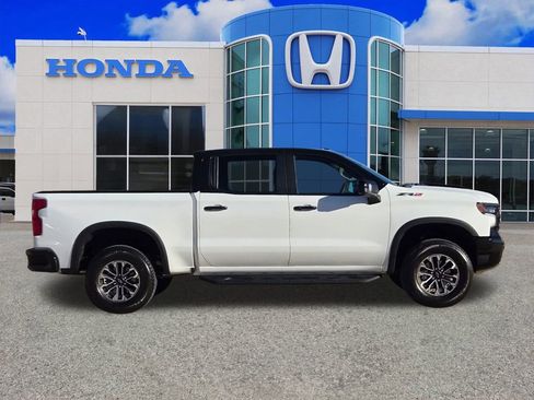 Used 2025 Chevrolet Silverado 1500 ZR2 w/ Technology Package AWD/4WD image 2