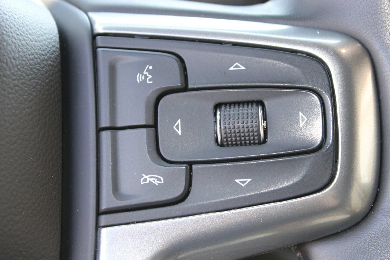 Used 2025 Chevrolet Silverado 1500 LT RWD image 17