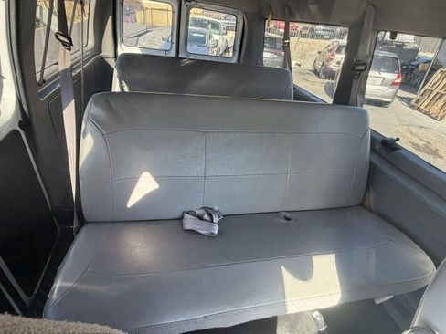 Used 2002 Ford E-150 and Econoline 150 Wagon RWD image 13