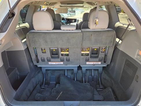 Used 2017 Toyota Sienna XLE Premium AWD/4WD image 19