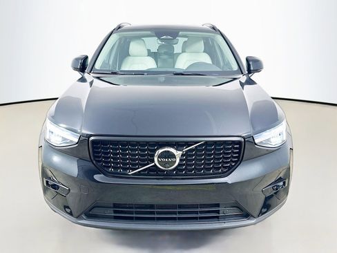 Used 2023 Volvo XC40 B5 Plus w/ Driver Assist Package AWD/4WD image 2