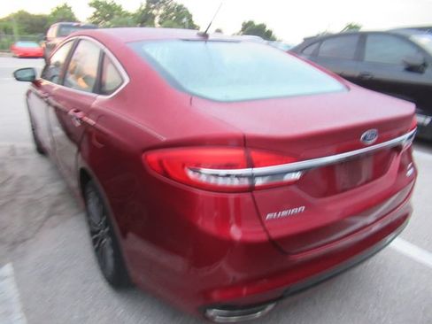 Used 2017 Ford Fusion SE w/ Fusion SE Technology Package AWD/4WD image 4