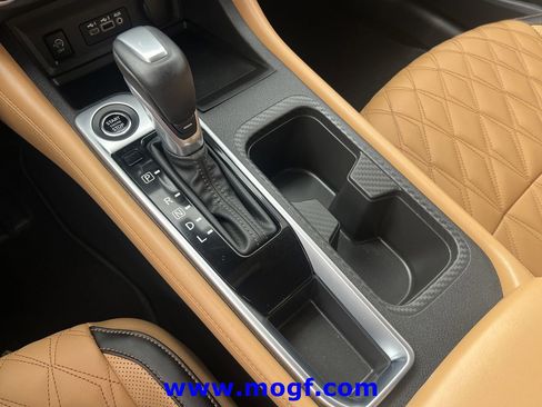 Used 2025 Nissan Sentra SV w/ SV Premium Package image 11