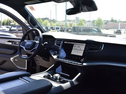 New 2026 Jeep Grand Wagoneer Limited AWD/4WD image 35