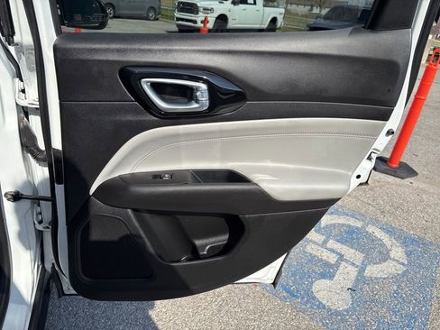 Used 2025 Jeep Compass Limited image 40