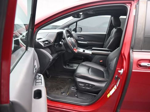 Used 2021 Toyota Sienna XSE FWD image 11