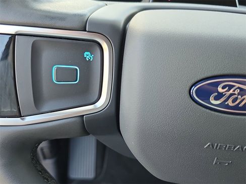 New 2025 Ford Expedition Active image 18