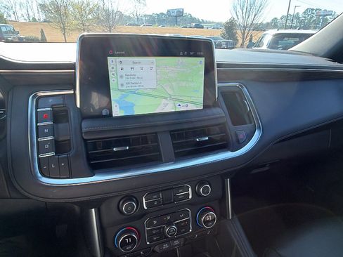 Used 2023 Chevrolet Suburban Z71 image 36