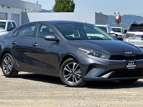 Used 2024 Kia Forte LXS FWD image 2