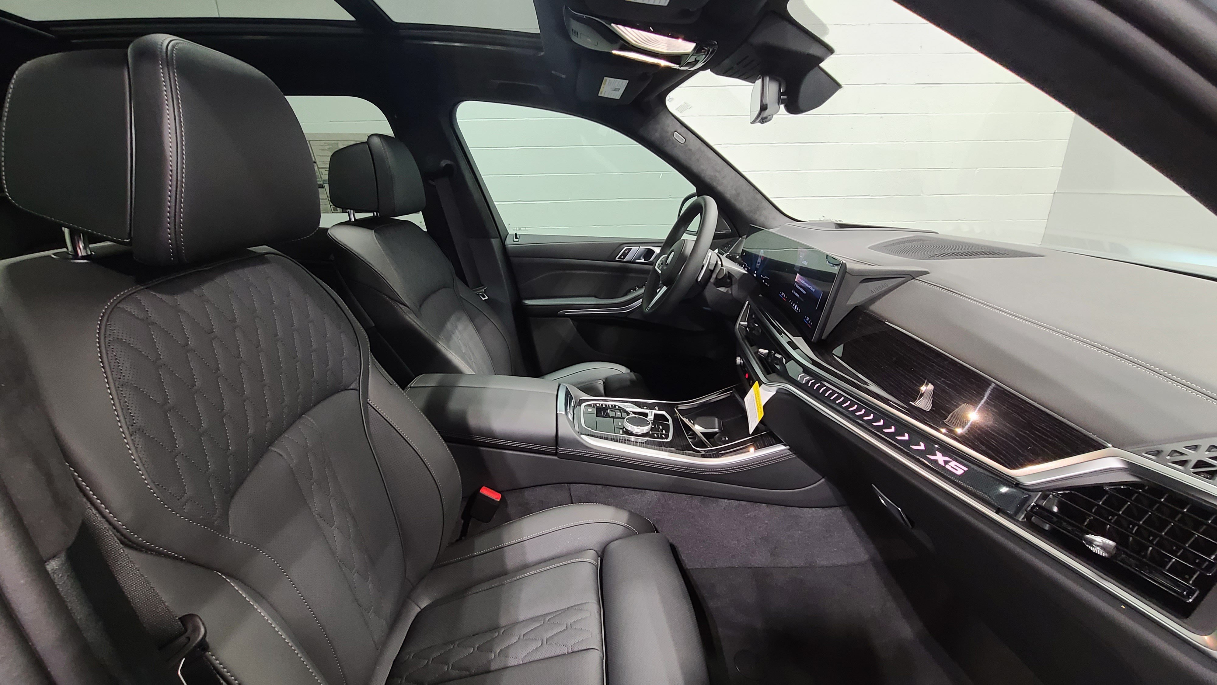 Used 2026 BMW X5 xDrive40i w/ M Sport Package AWD/4WD image 24