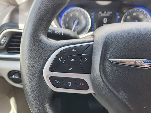 Used 2017 Chrysler Pacifica Touring w/ Tire & Wheel Group FWD image 27