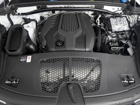 New 2026 Porsche Macan AWD/4WD image 43