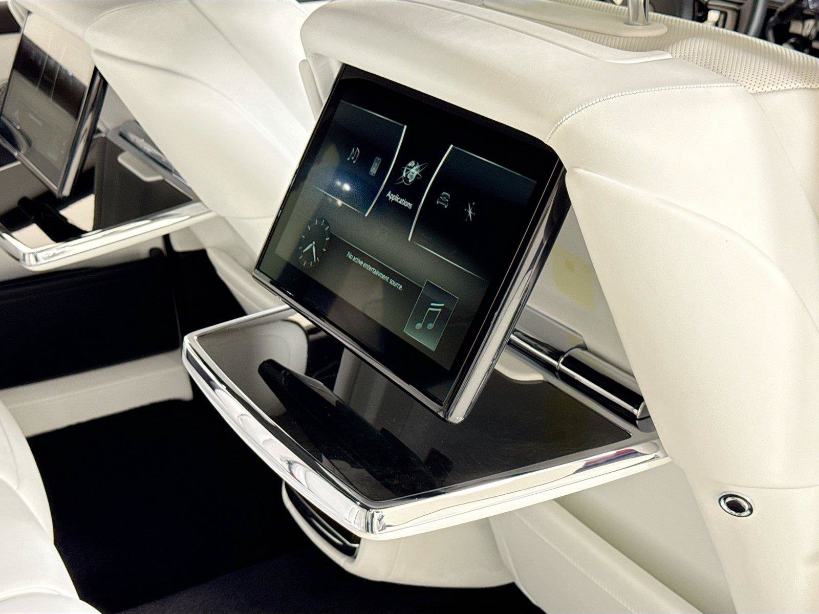 Used 2023 Rolls-Royce Phantom Sedan RWD image 36