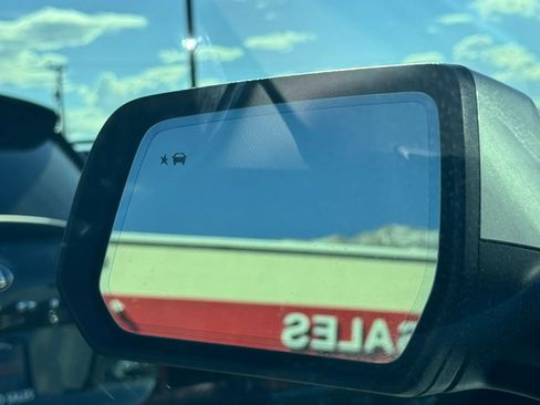 Used 2021 Chevrolet Traverse Premier image 18