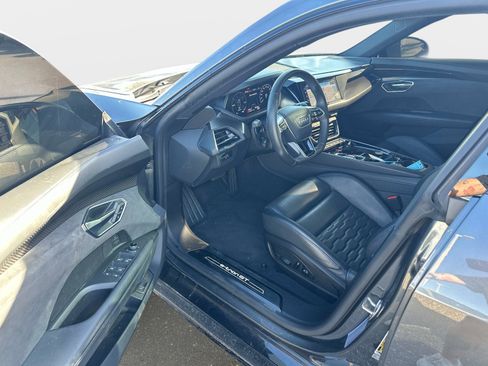 Used 2022 Audi e-tron GT Prestige w/ Prestige Package image 11
