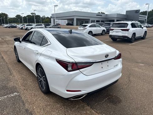 Used 2023 Lexus ES 350 w/ Premium Package FWD image 7