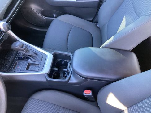 Certified 2022 Toyota RAV4 LE image 24