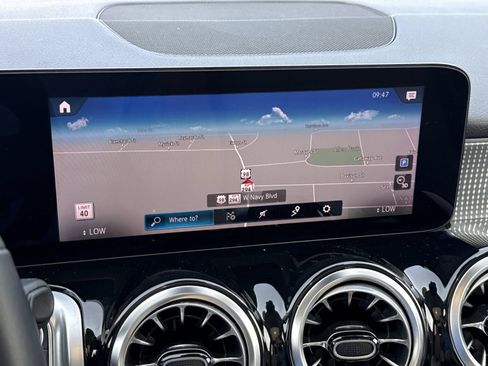 Certified 2022 Mercedes-Benz GLB 250 image 17