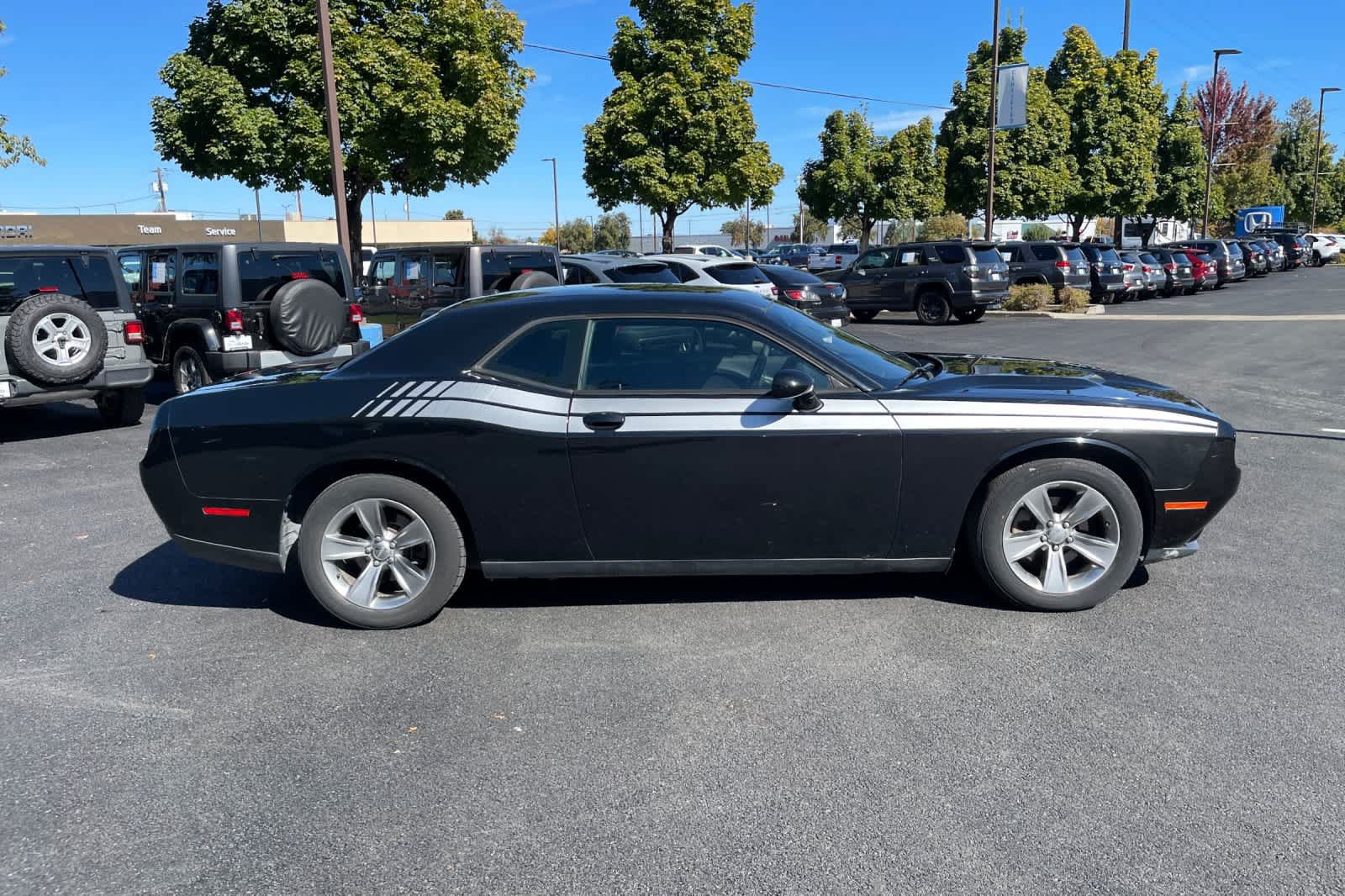 Used 2015 Dodge Challenger SXT RWD image 6