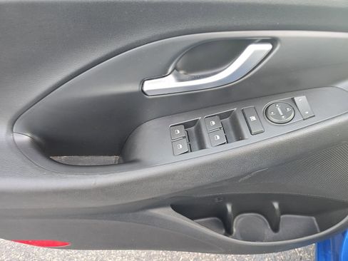 Used 2018 Hyundai Elantra GT image 15