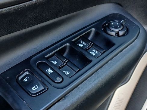 Used 2016 Jeep Renegade Limited image 12