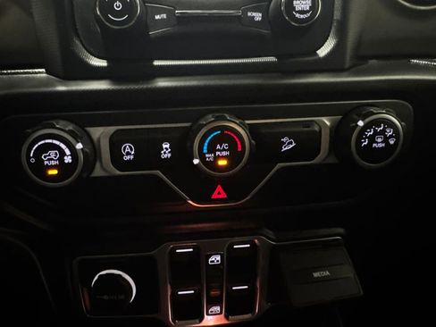 Used 2019 Jeep Wrangler Unlimited Sport S image 33