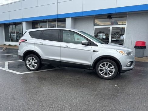 Used 2017 Ford Escape SE FWD image 3