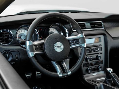 Used 2012 Ford Mustang GT Premium image 17