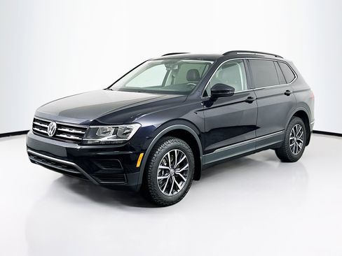 Used 2020 Volkswagen Tiguan SE w/ Panoramic Sunroof Package image 3