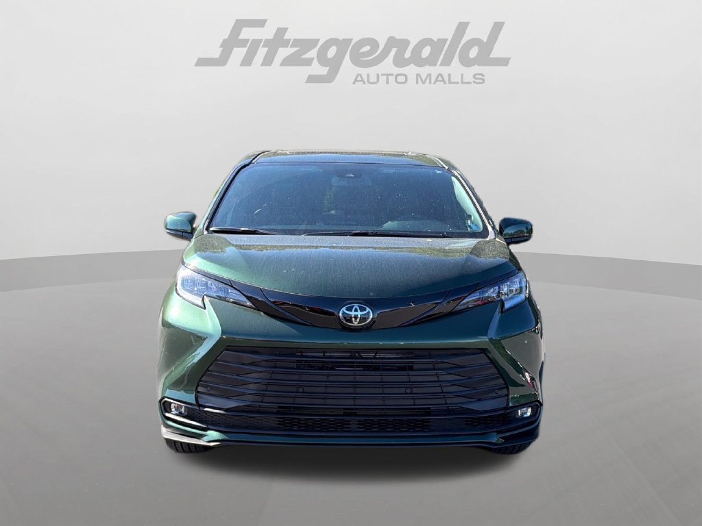 Used 2026 Toyota Sienna XLE Woodland Edition AWD/4WD image 2