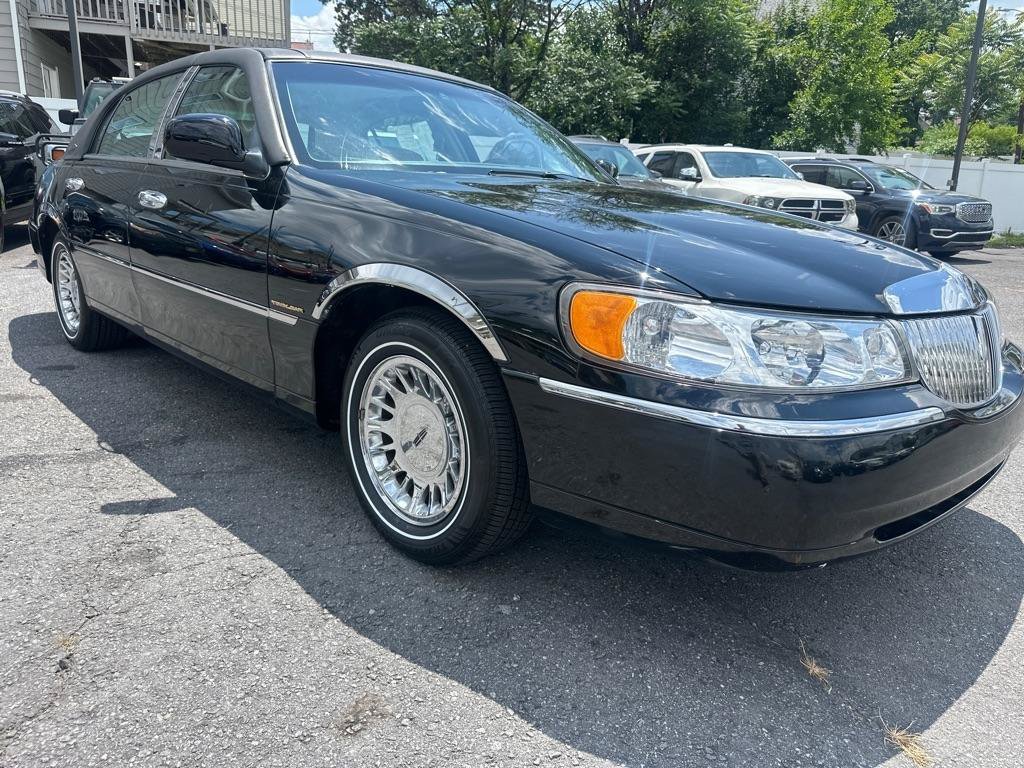 Used 2002 Lincoln Town Car Cartier RWD image 6