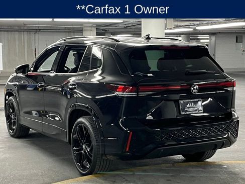 Used 2025 Volkswagen Tiguan SE R-Line image 3