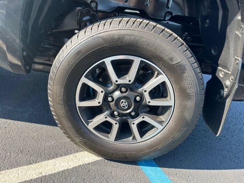 Used 2016 Toyota Tundra SR5 AWD/4WD image 10
