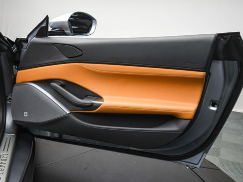 Used 2019 Ferrari Portofino image 51