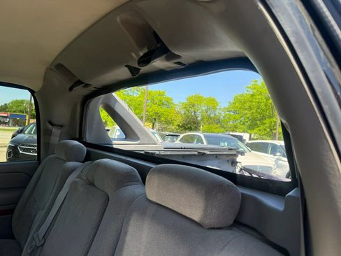 Used 2005 Chevrolet Avalanche Z71 w/ Preferred Equipment Group AWD/4WD image 30