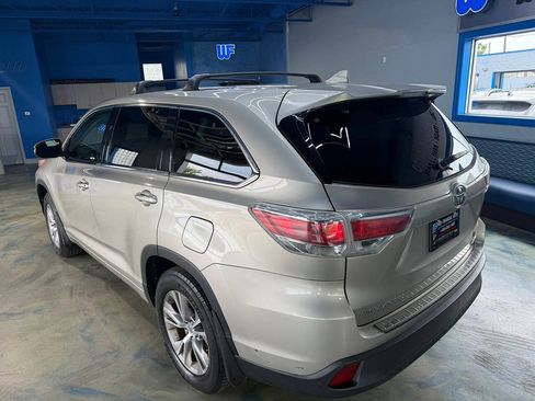 Used 2014 Toyota Highlander LE AWD/4WD image 7