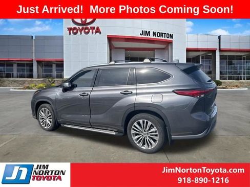 Used 2022 Toyota Highlander Platinum image 5