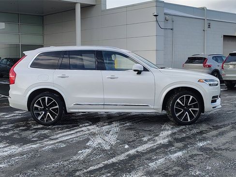 Used 2024 Volvo XC90 B6 Plus image 2