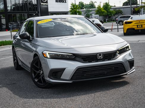 Used 2022 Honda Civic Sport image 2