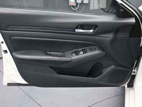 Used 2025 Nissan Altima 2.5 SV FWD image 16