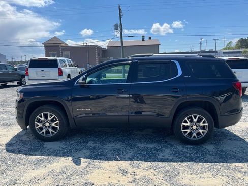 Used 2022 GMC Acadia SLT FWD image 2