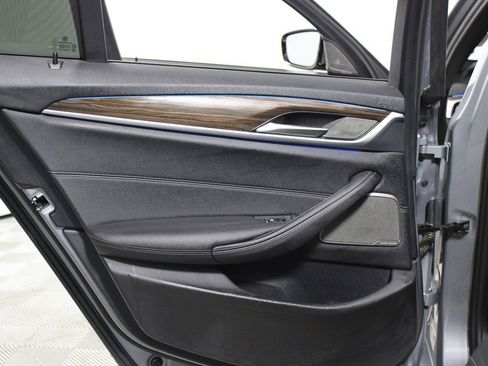 Used 2023 BMW 530e w/ M Sport Package image 33