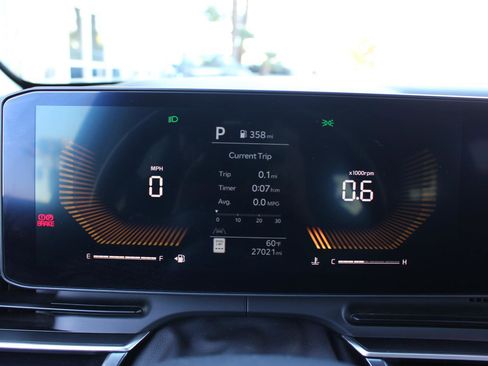 Certified 2025 Kia Carnival image 20