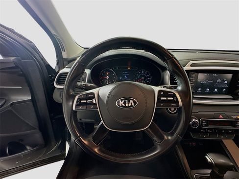 Used 2020 Kia Sorento S image 12